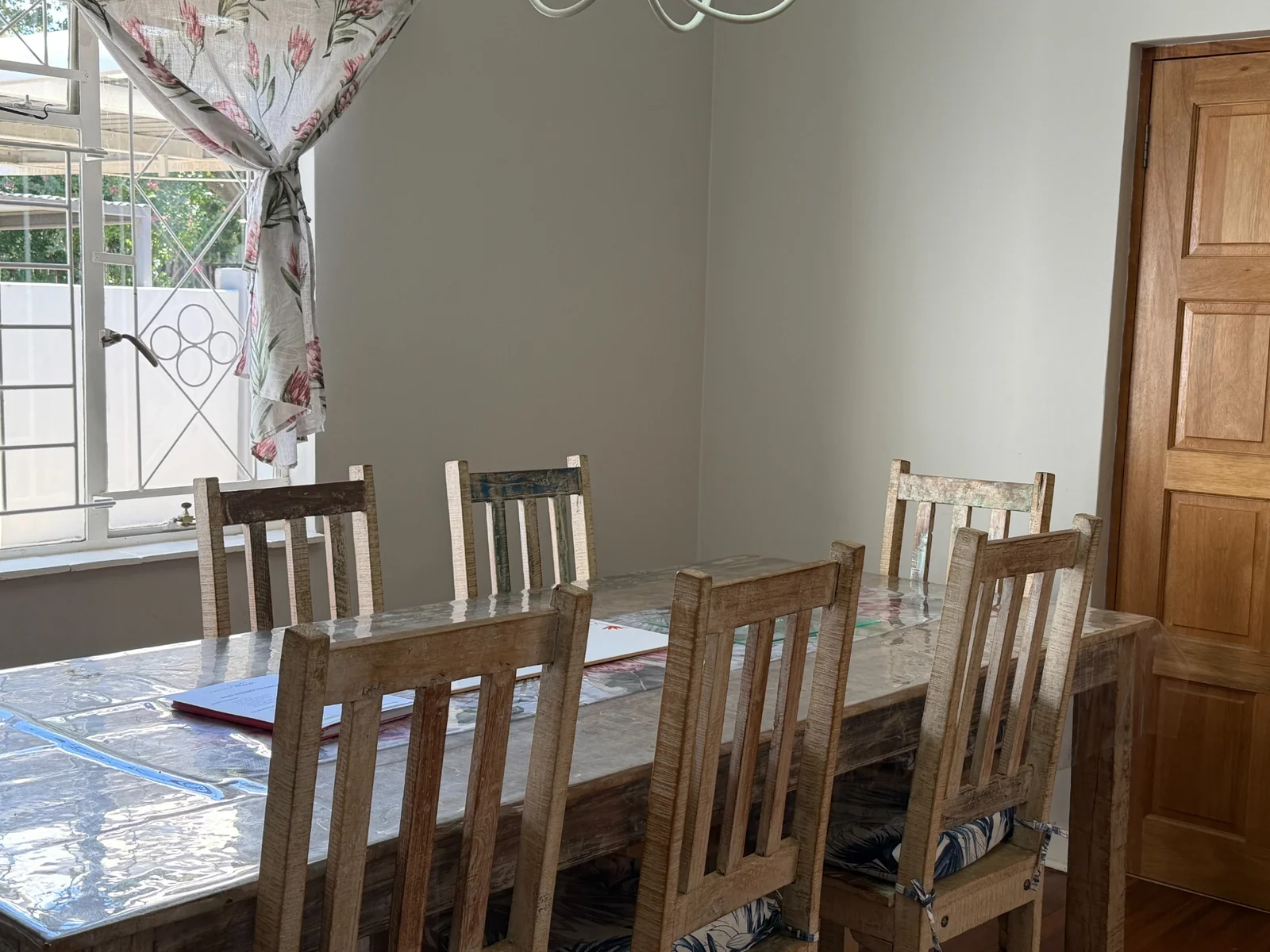 Beautiful family home to rent in the upmarket neighborhood.