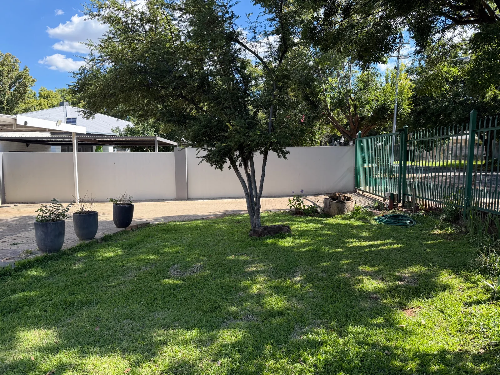 Beautiful family home to rent in the upmarket neighborhood.