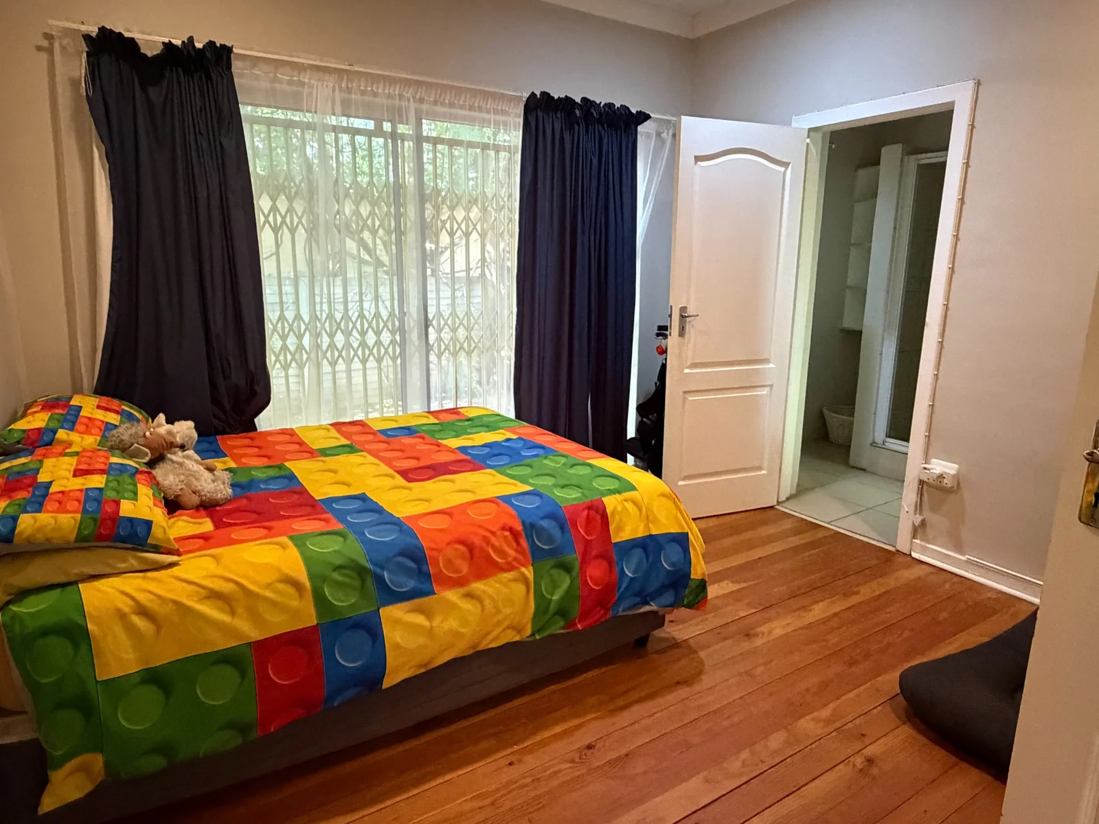 Beautiful family home to rent in the upmarket neighborhood.