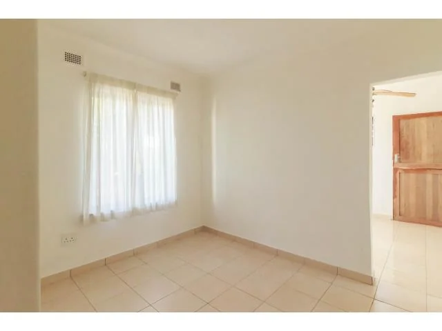 Extra large bedroom with built in cupboard - PRIVATE OUTBUILDING