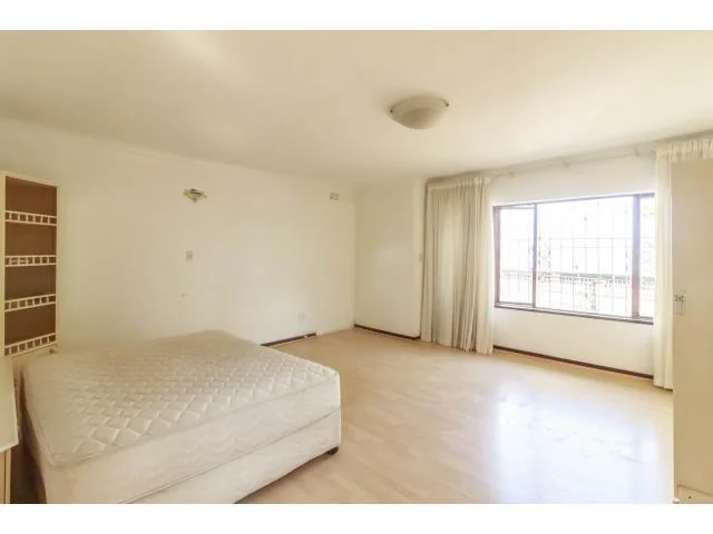 Extra large bedroom with built in cupboard - PRIVATE OUTBUILDING