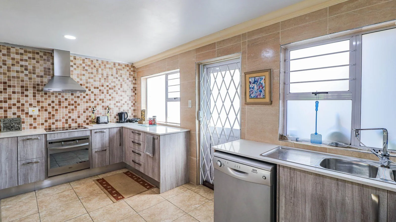 Beautiful 5-Bed Home with Flatlet and Entertainment Area