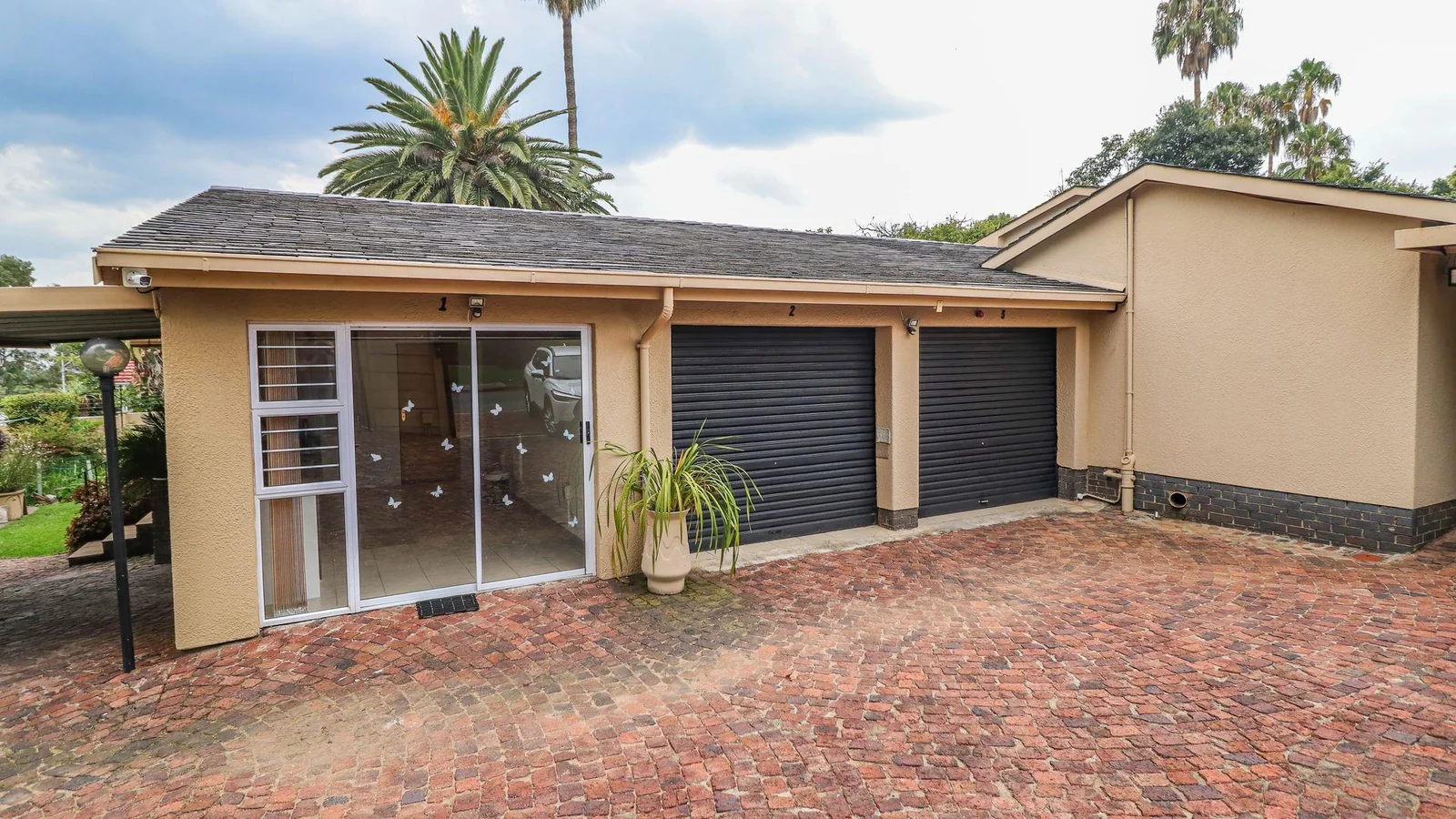 Beautiful 5-Bed Home with Flatlet and Entertainment Area