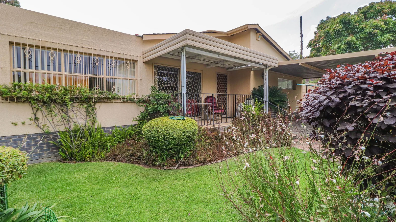 Beautiful 5-Bed Home with Flatlet and Entertainment Area