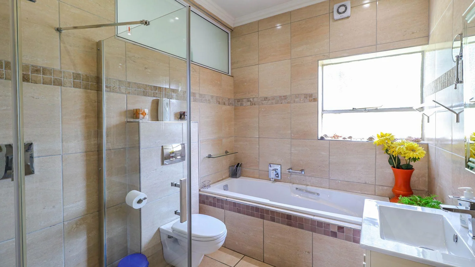 Beautiful 5-Bed Home with Flatlet and Entertainment Area