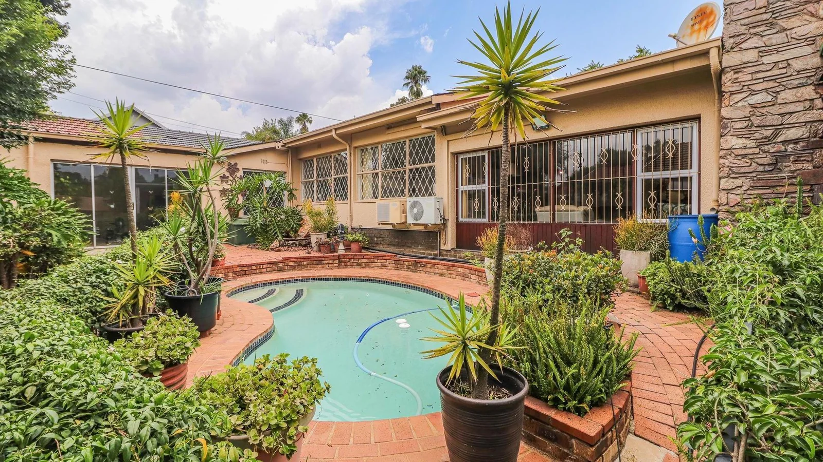 Beautiful 5-Bed Home with Flatlet and Entertainment Area