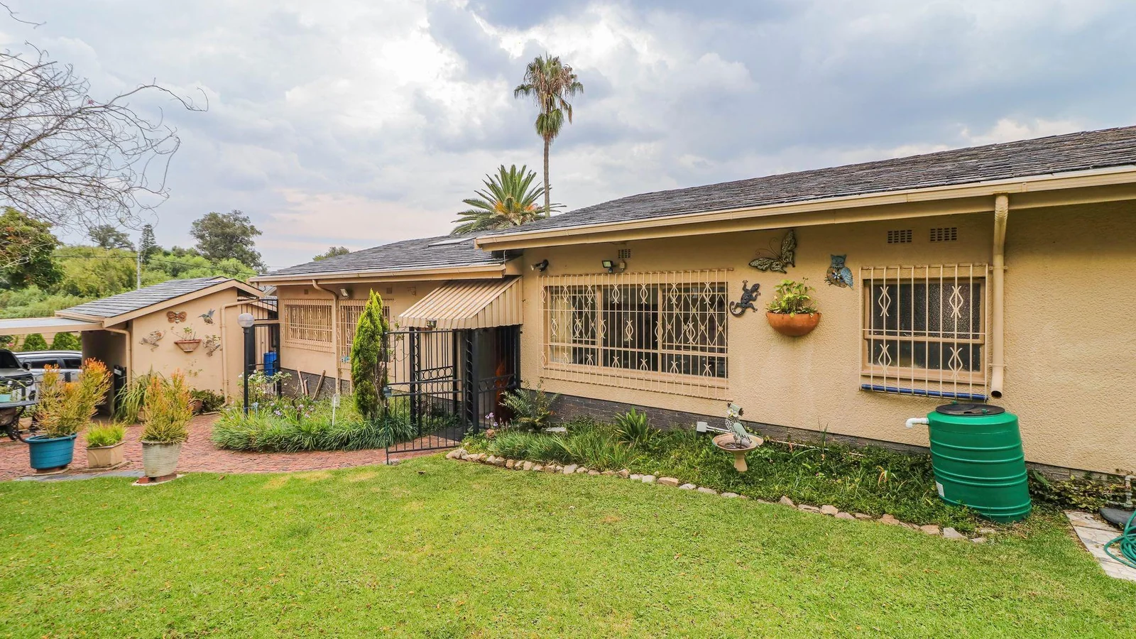 Beautiful 5-Bed Home with Flatlet and Entertainment Area