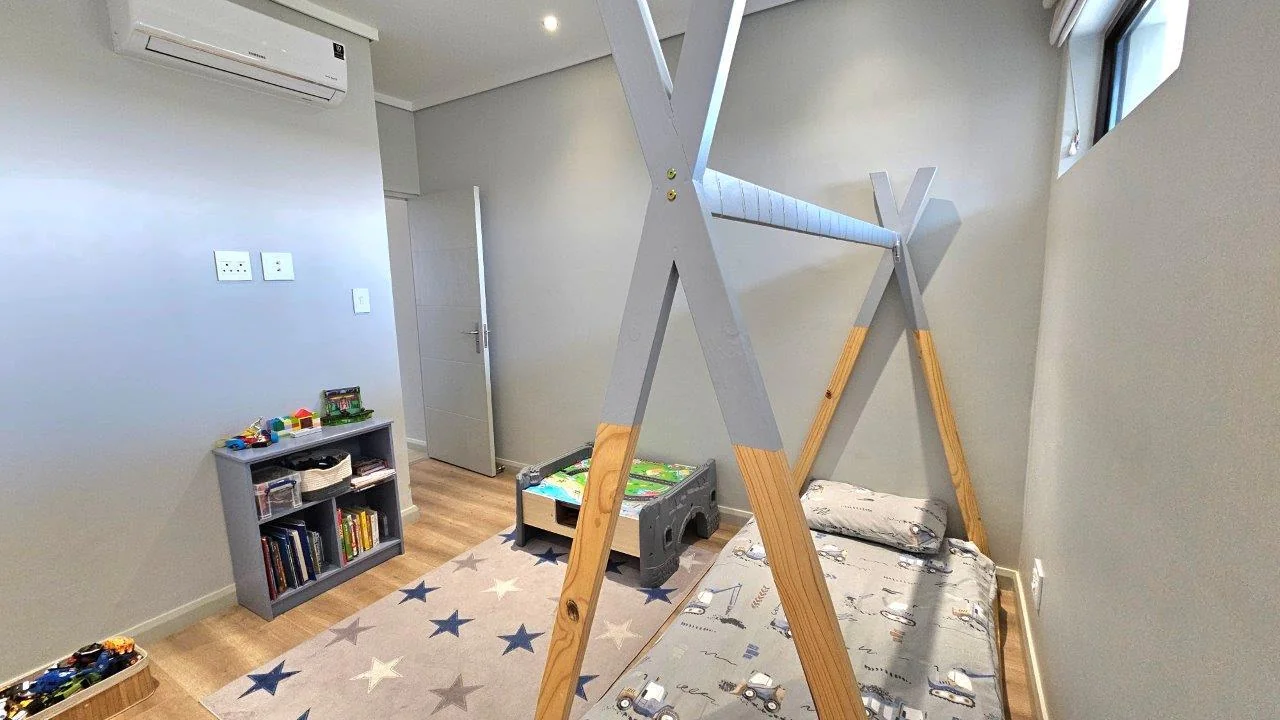 The Penthouse on Block D . Serene life with views of beautiful Midstream.