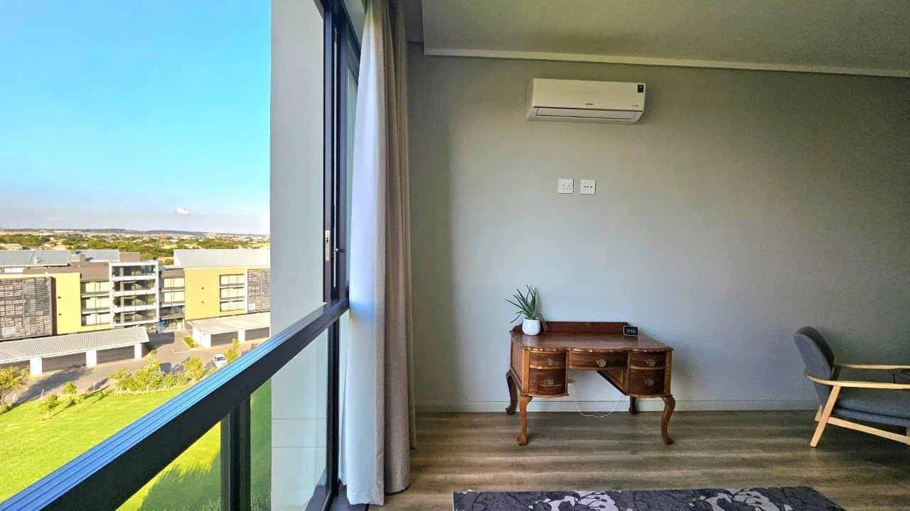 The Penthouse on Block D . Serene life with views of beautiful Midstream.