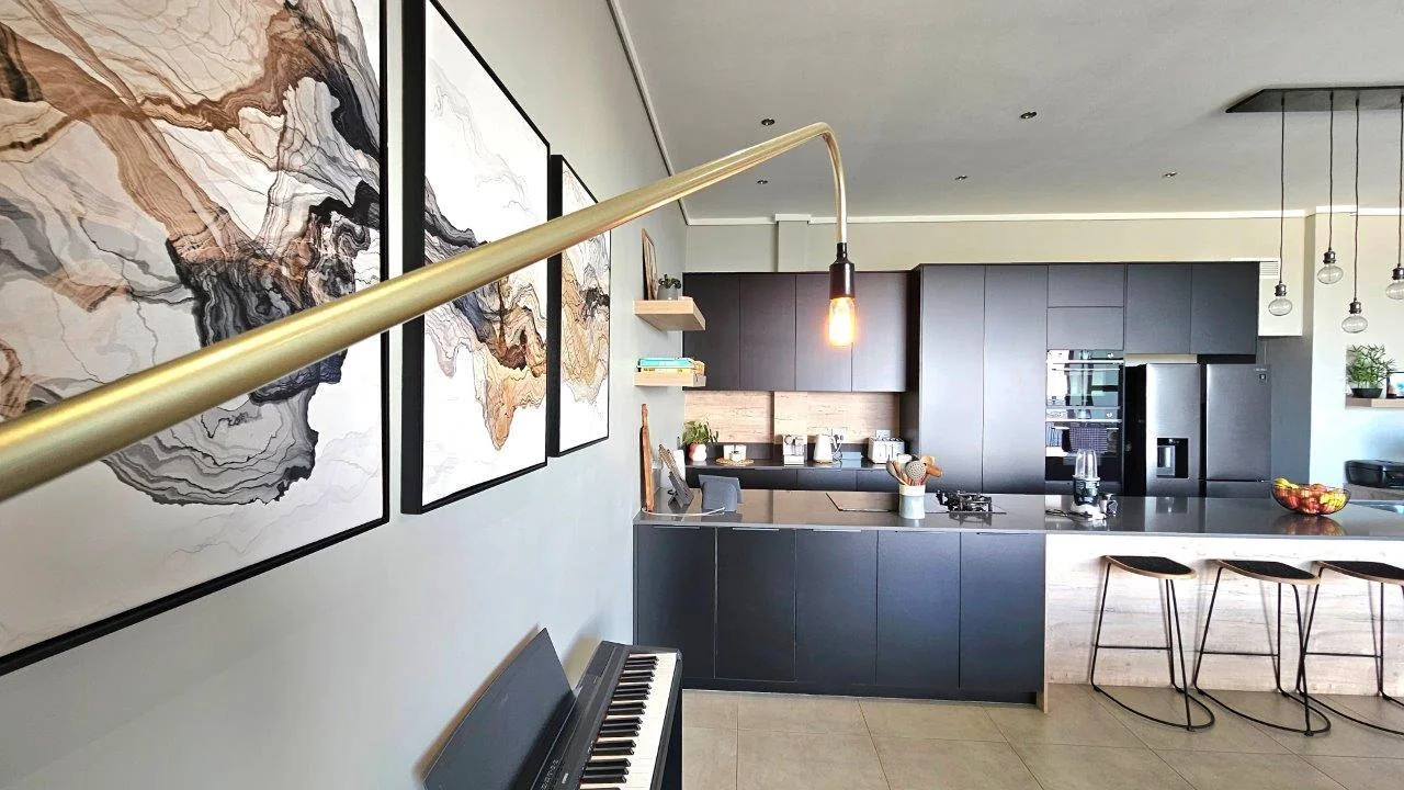 The Penthouse on Block D . Serene life with views of beautiful Midstream.