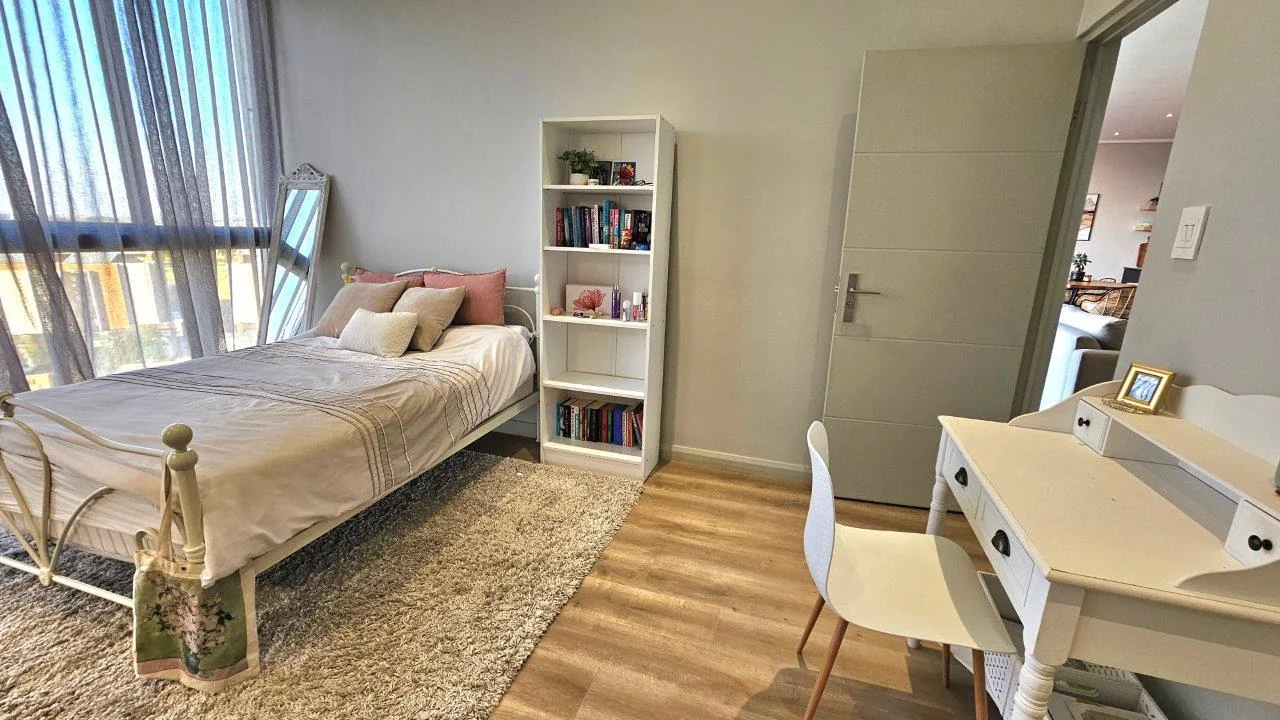 The Penthouse on Block D . Serene life with views of beautiful Midstream.