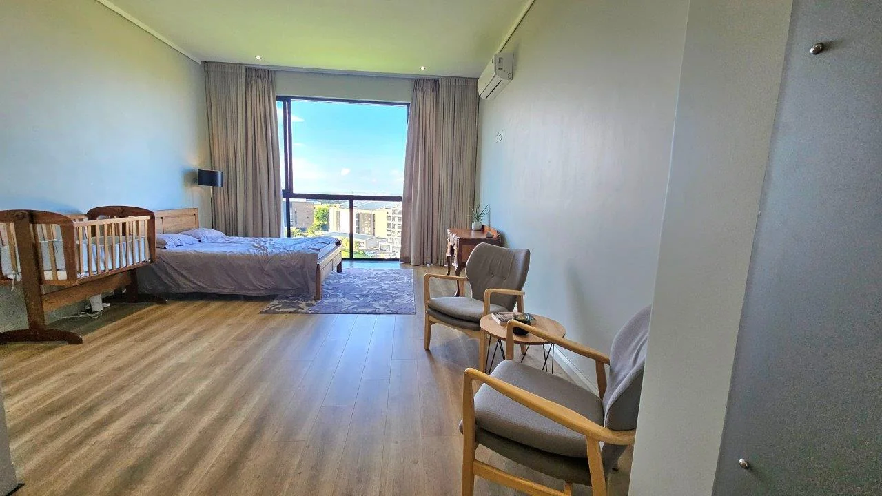 The Penthouse on Block D . Serene life with views of beautiful Midstream.