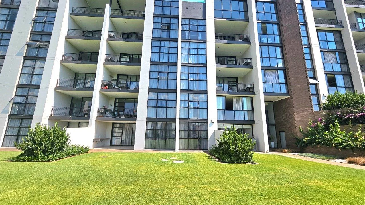 The Penthouse on Block D . Serene life with views of beautiful Midstream.