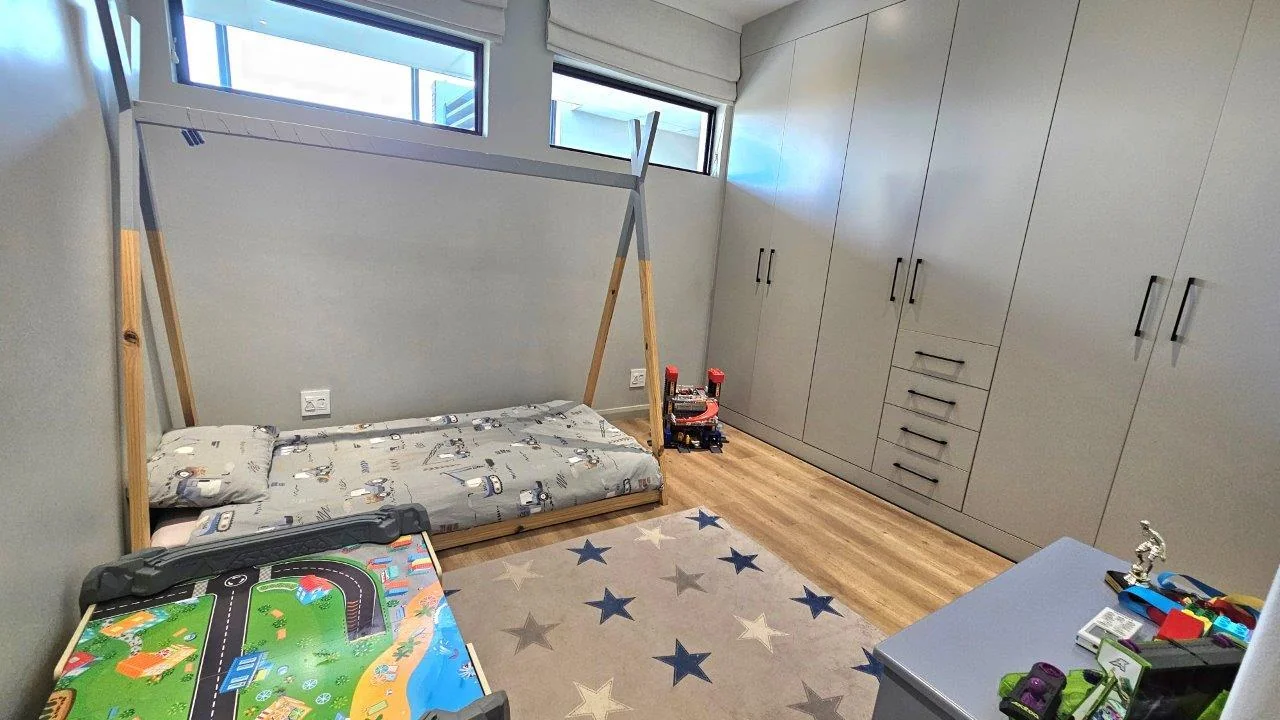 The Penthouse on Block D . Serene life with views of beautiful Midstream.