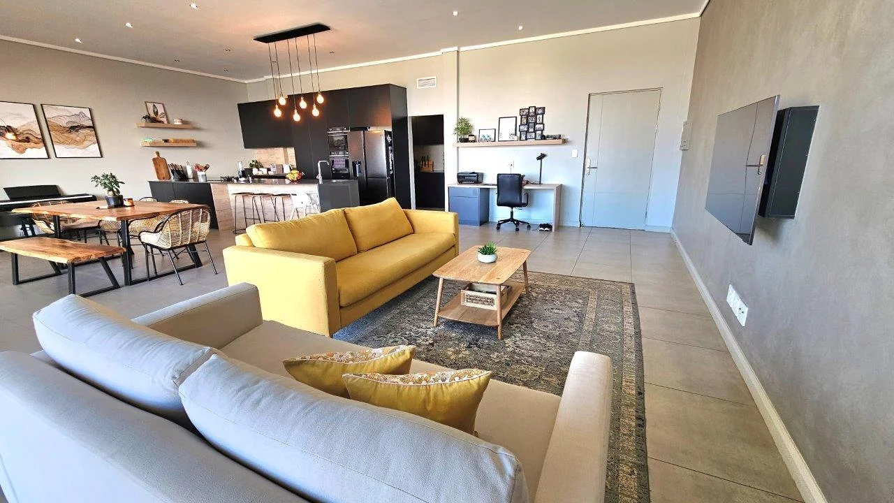 The Penthouse on Block D . Serene life with views of beautiful Midstream.