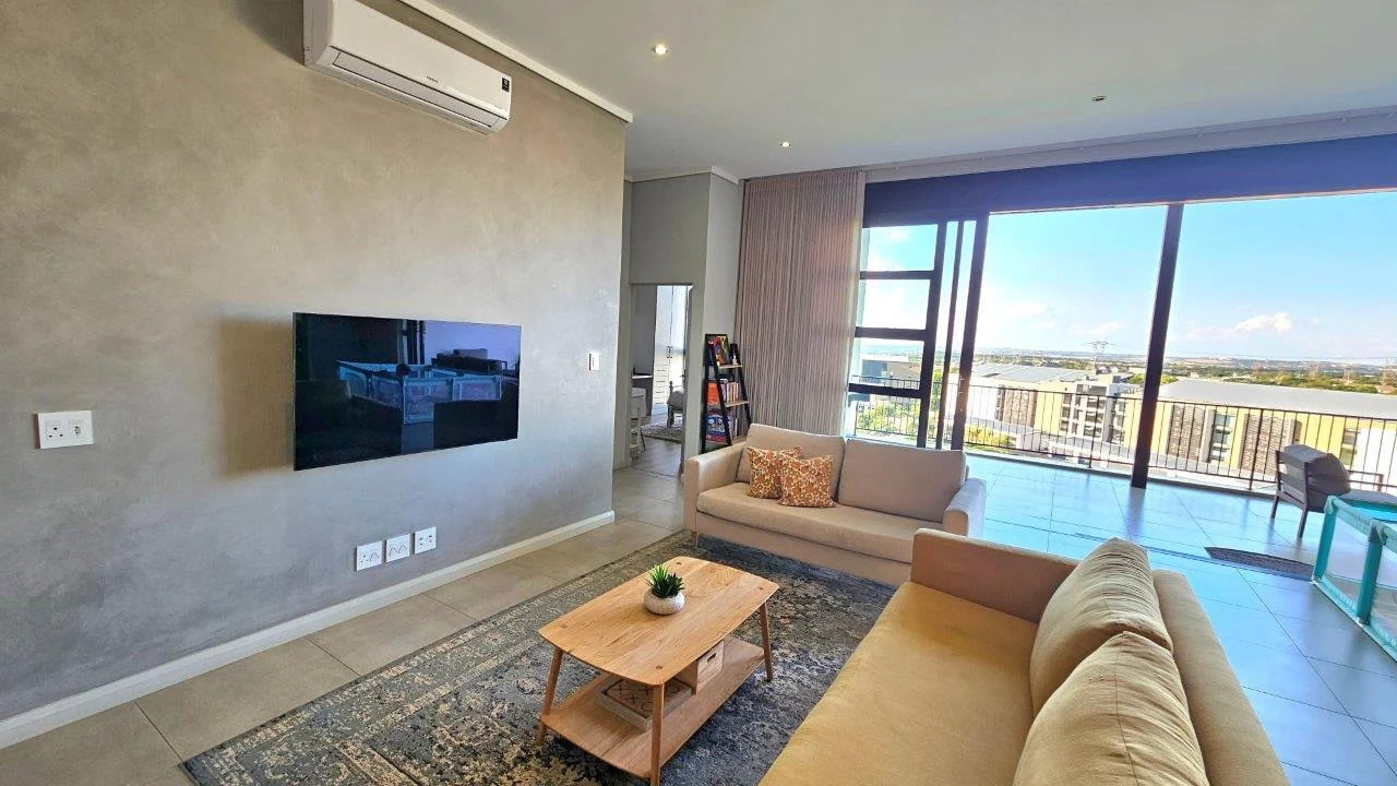 The Penthouse on Block D . Serene life with views of beautiful Midstream.