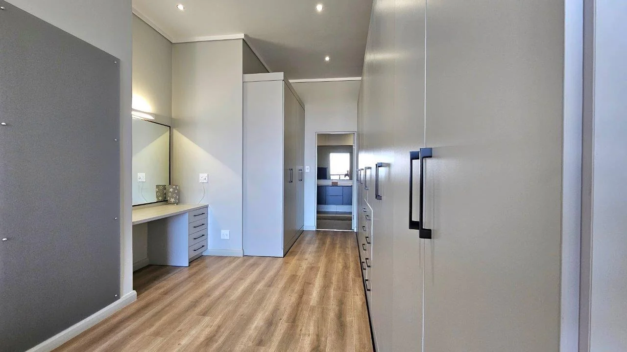 The Penthouse on Block D . Serene life with views of beautiful Midstream.