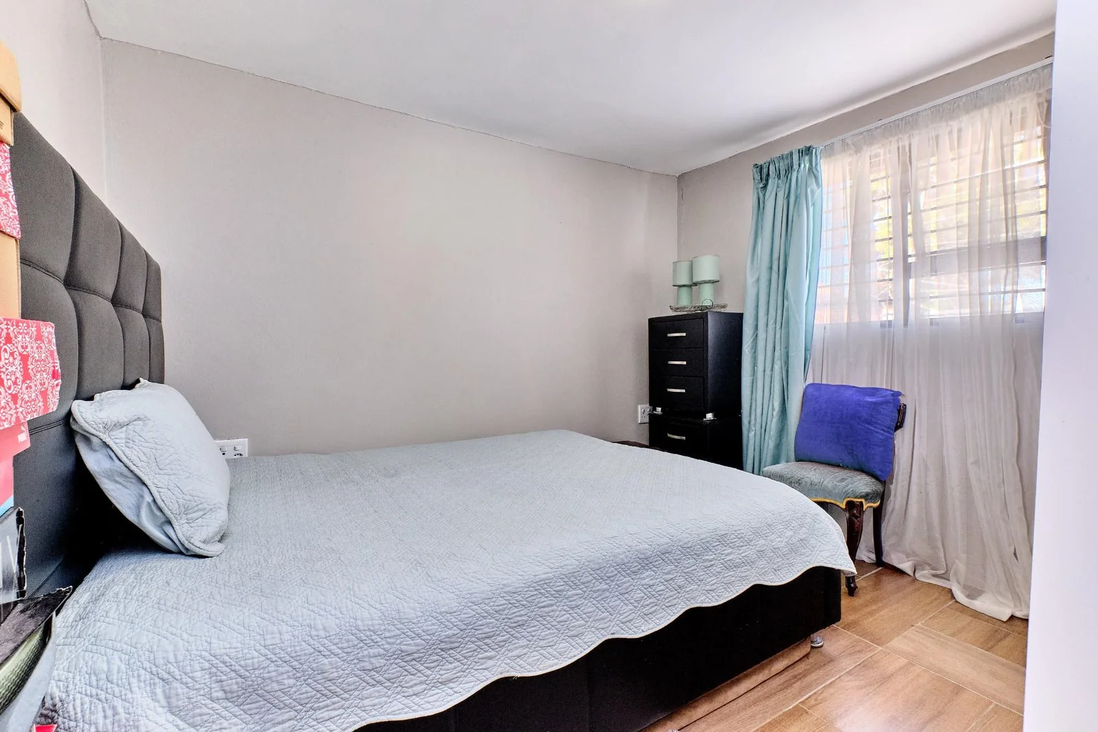 IMMACULATE AND BEAUTIFUL FAMILY HOMEWITH A FLATLET