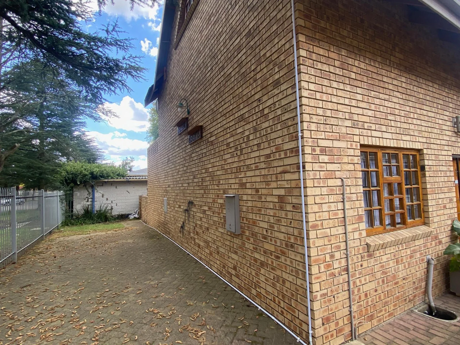 Spacious townhouse near Truida Kestell School!