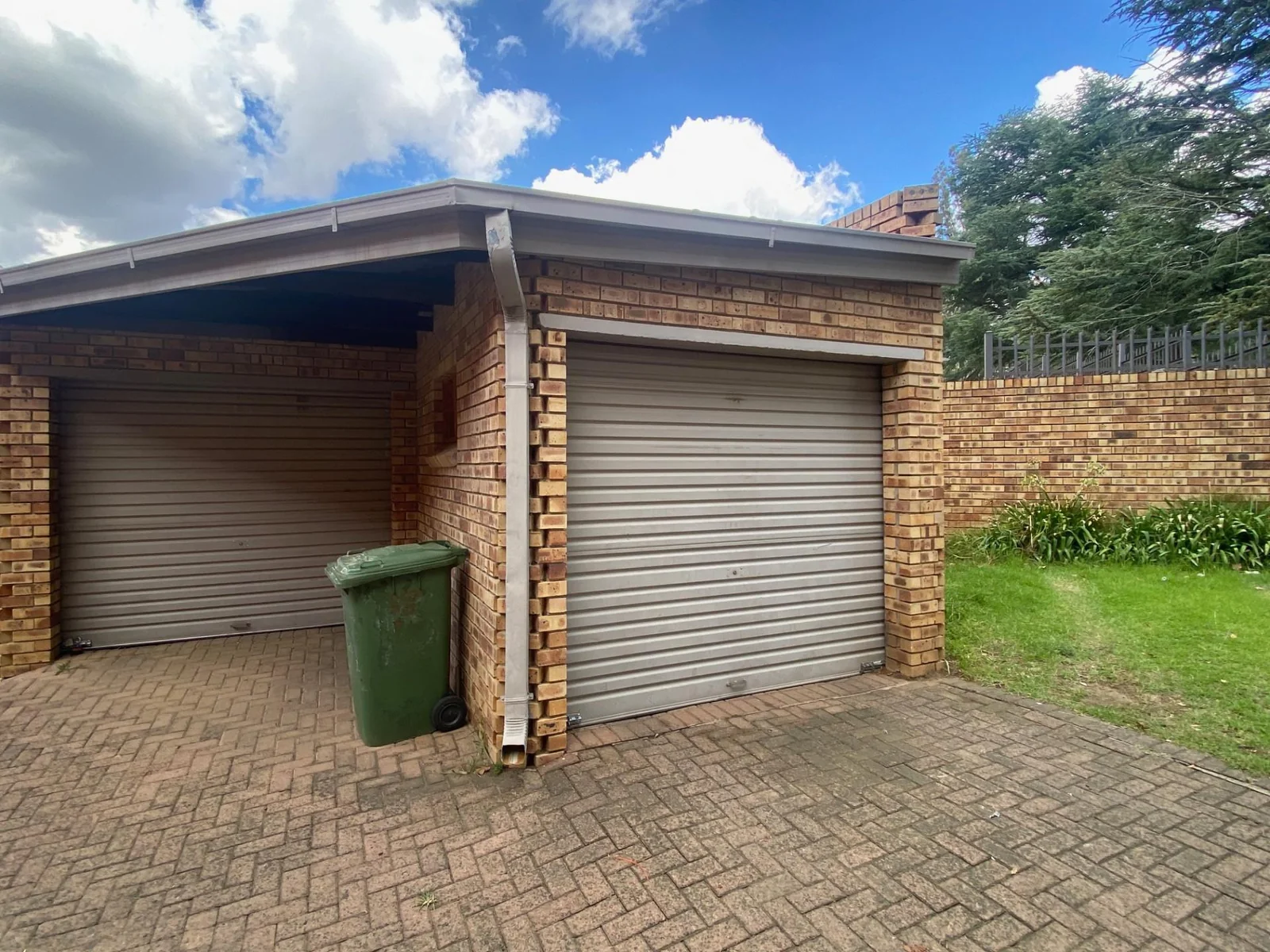 Spacious townhouse near Truida Kestell School!