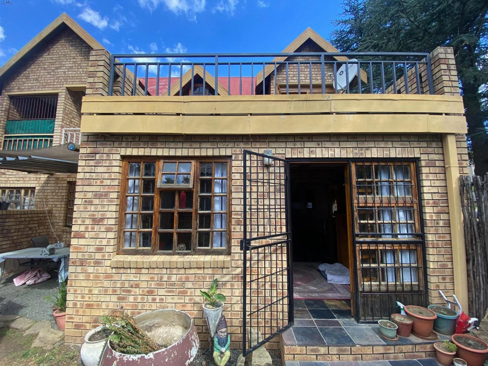 Spacious townhouse near Truida Kestell School!