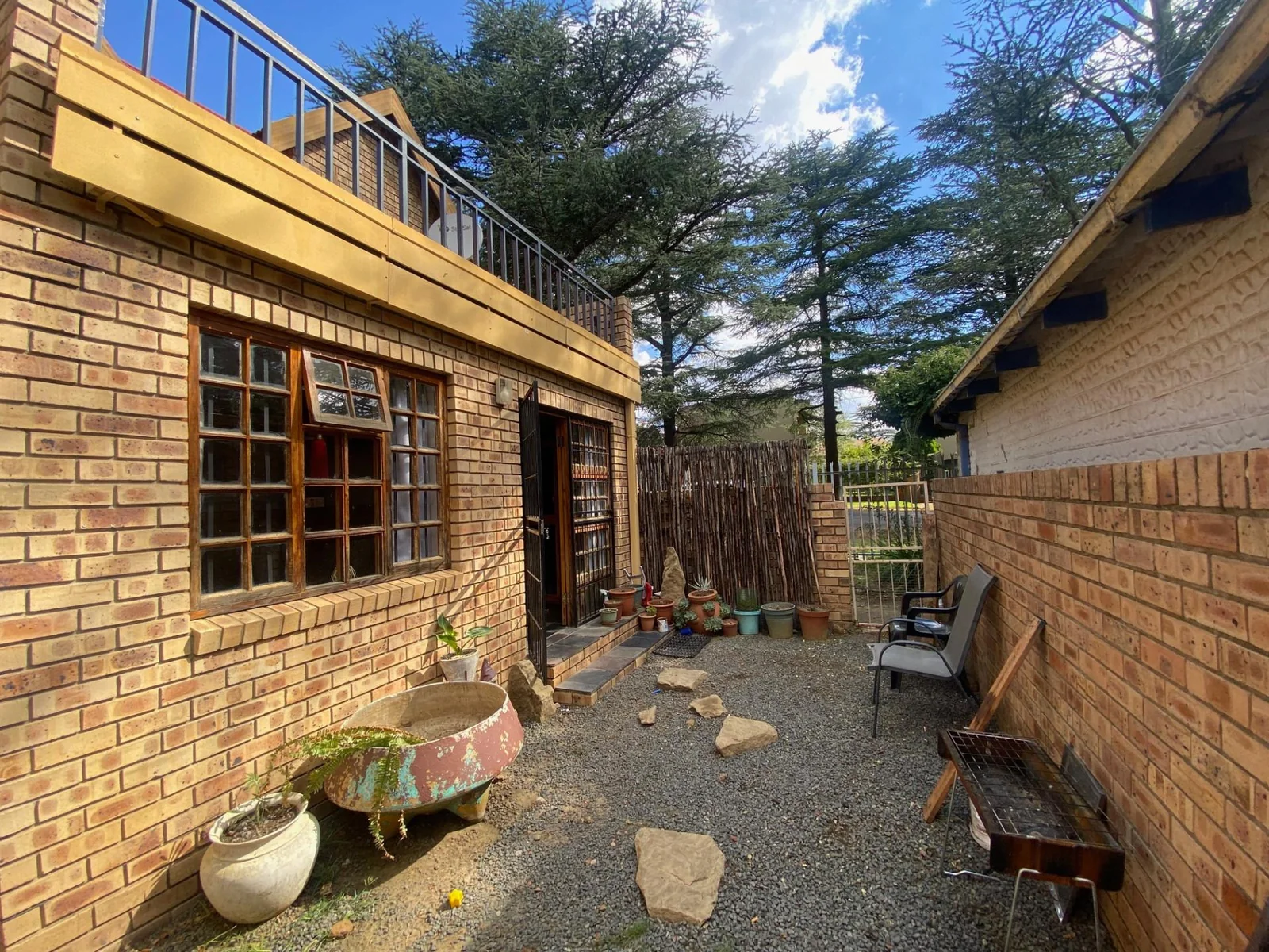 Spacious townhouse near Truida Kestell School!