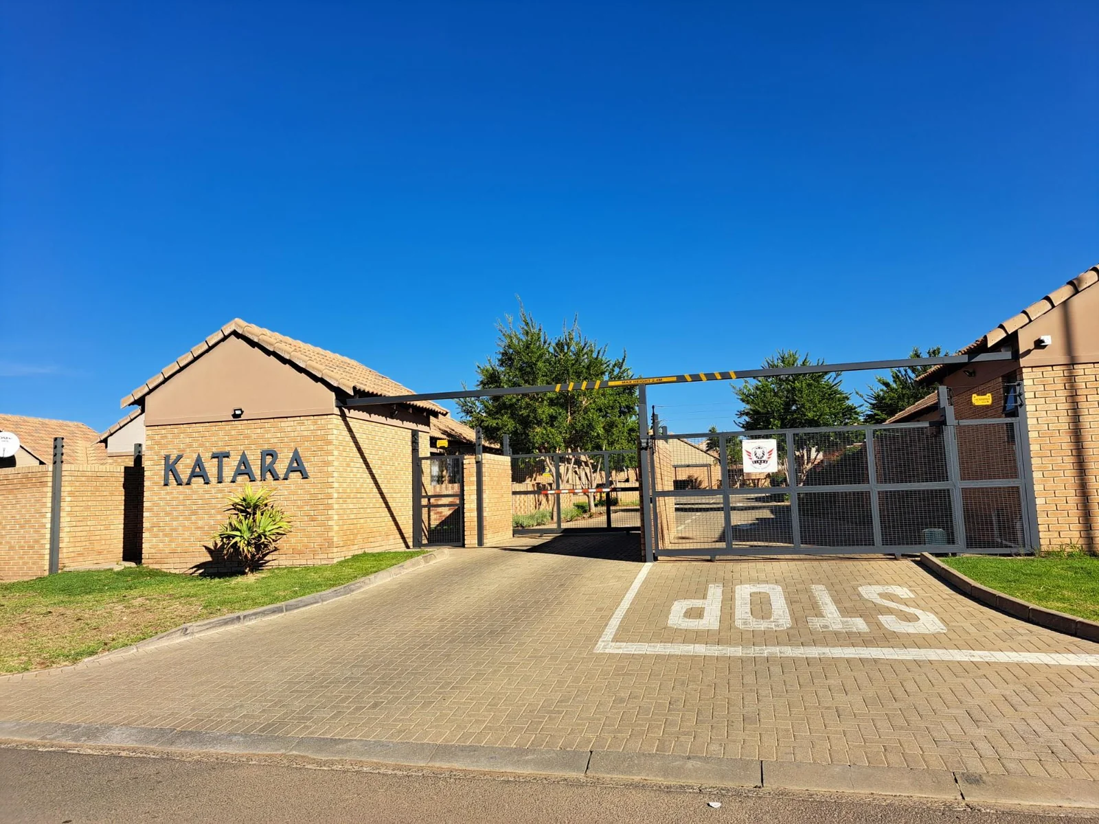 Immaculate 3 bedroom townhouse for sale