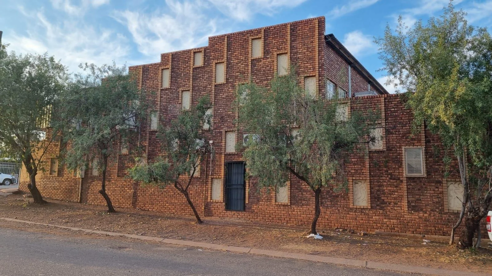 Large Commercial Space available in Postmasburg