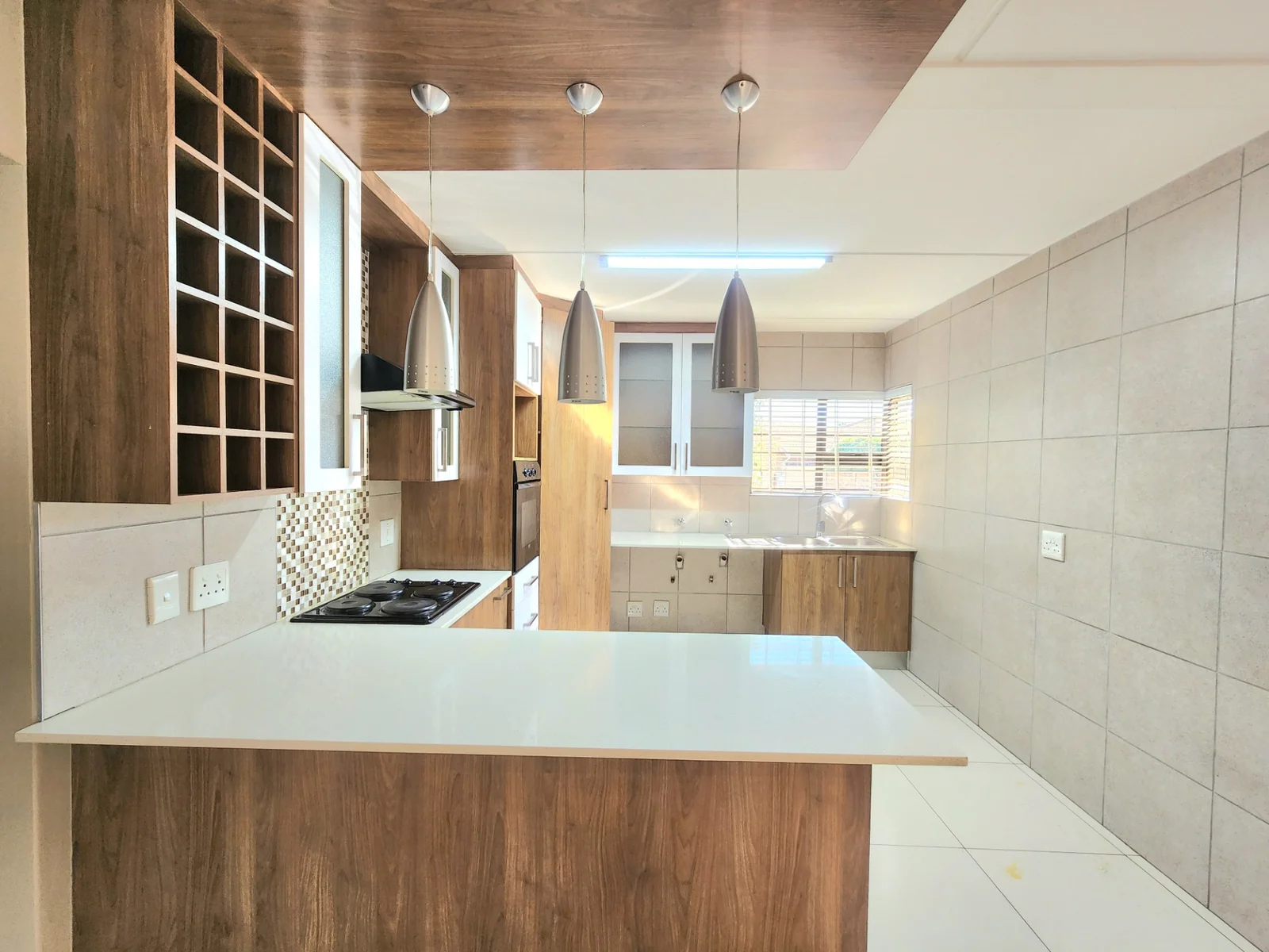 Modern Family Living in the Heart of Maple Ridge, 3 Bedroom House in a secure estate in Pomona