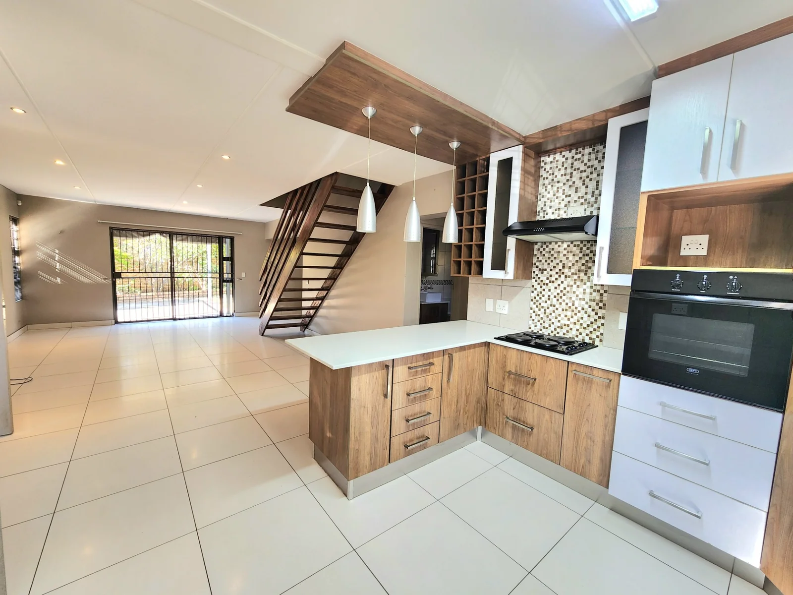 Modern Family Living in the Heart of Maple Ridge, 3 Bedroom House in a secure estate in Pomona