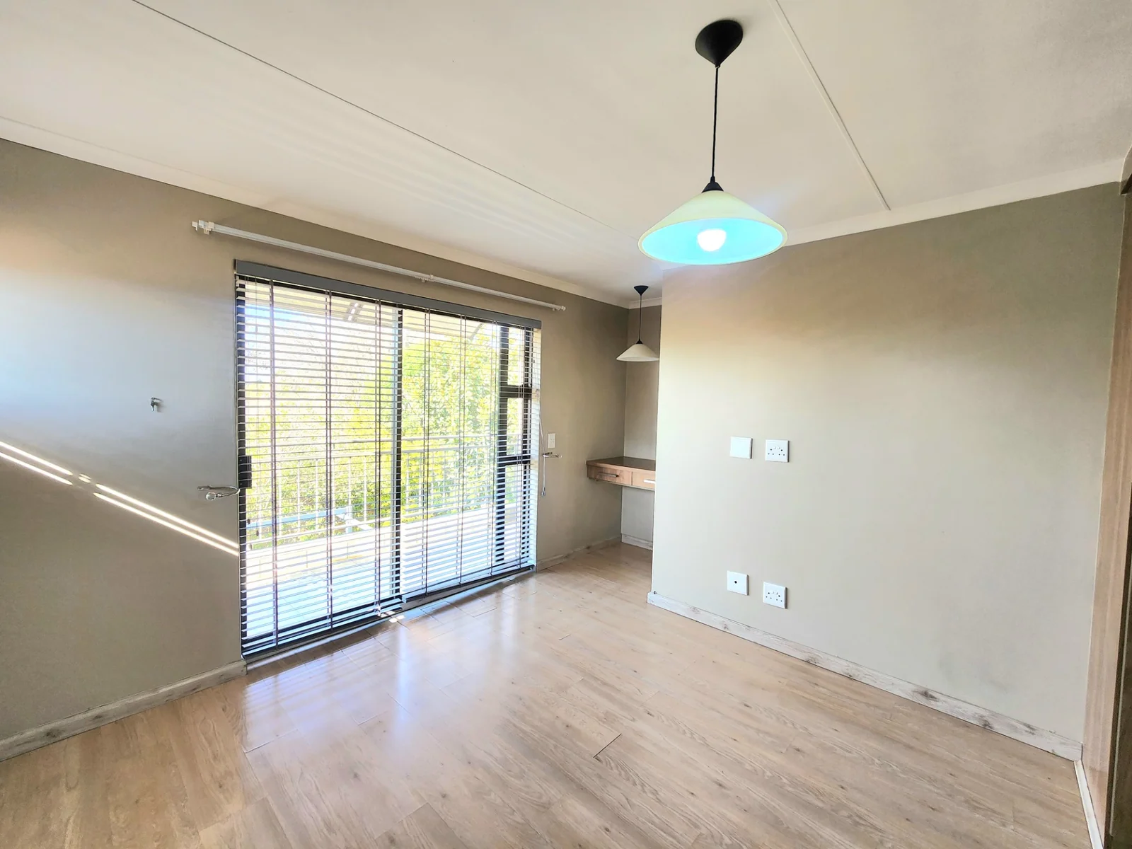 Modern Family Living in the Heart of Maple Ridge, 3 Bedroom House in a secure estate in Pomona
