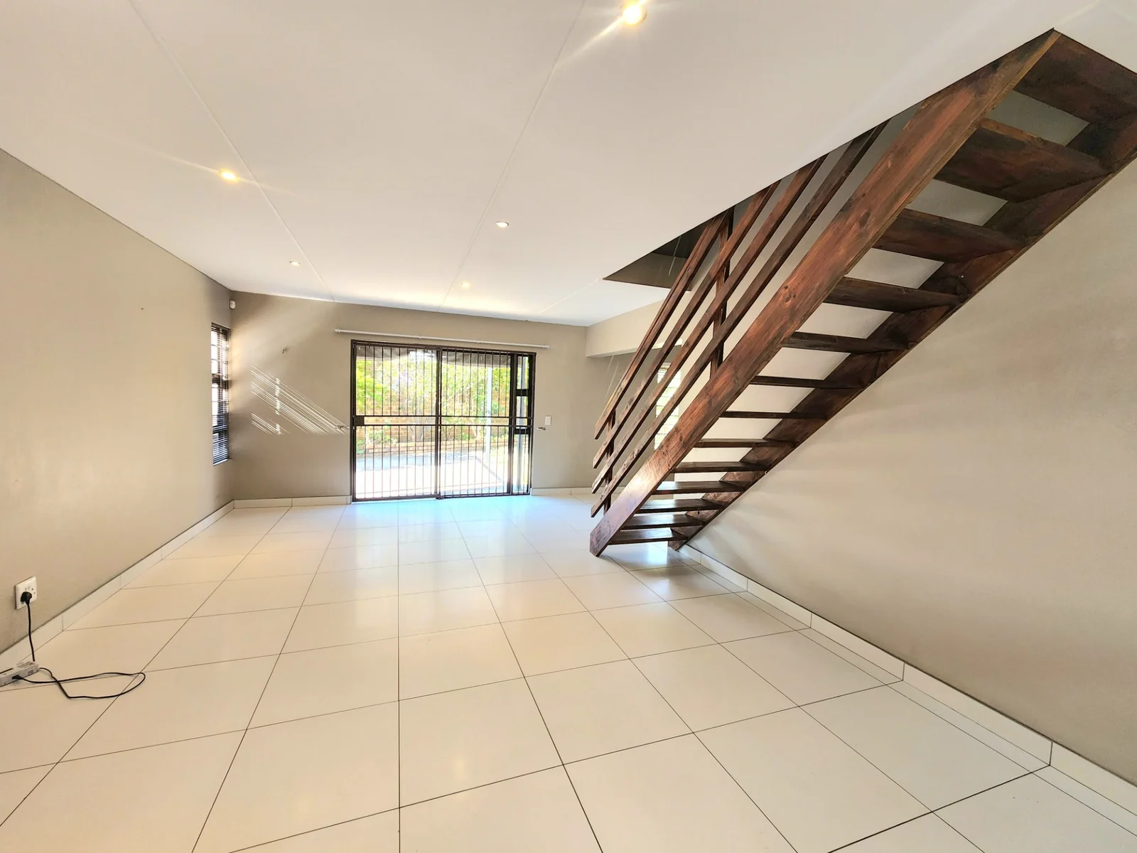 Modern Family Living in the Heart of Maple Ridge, 3 Bedroom House in a secure estate in Pomona