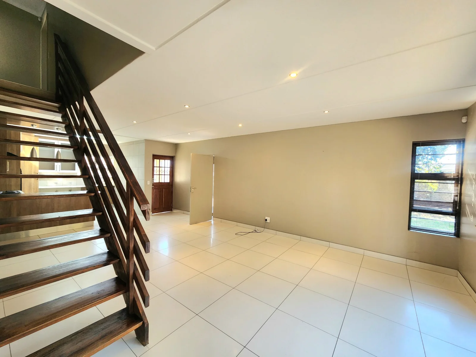 Modern Family Living in the Heart of Maple Ridge, 3 Bedroom House in a secure estate in Pomona