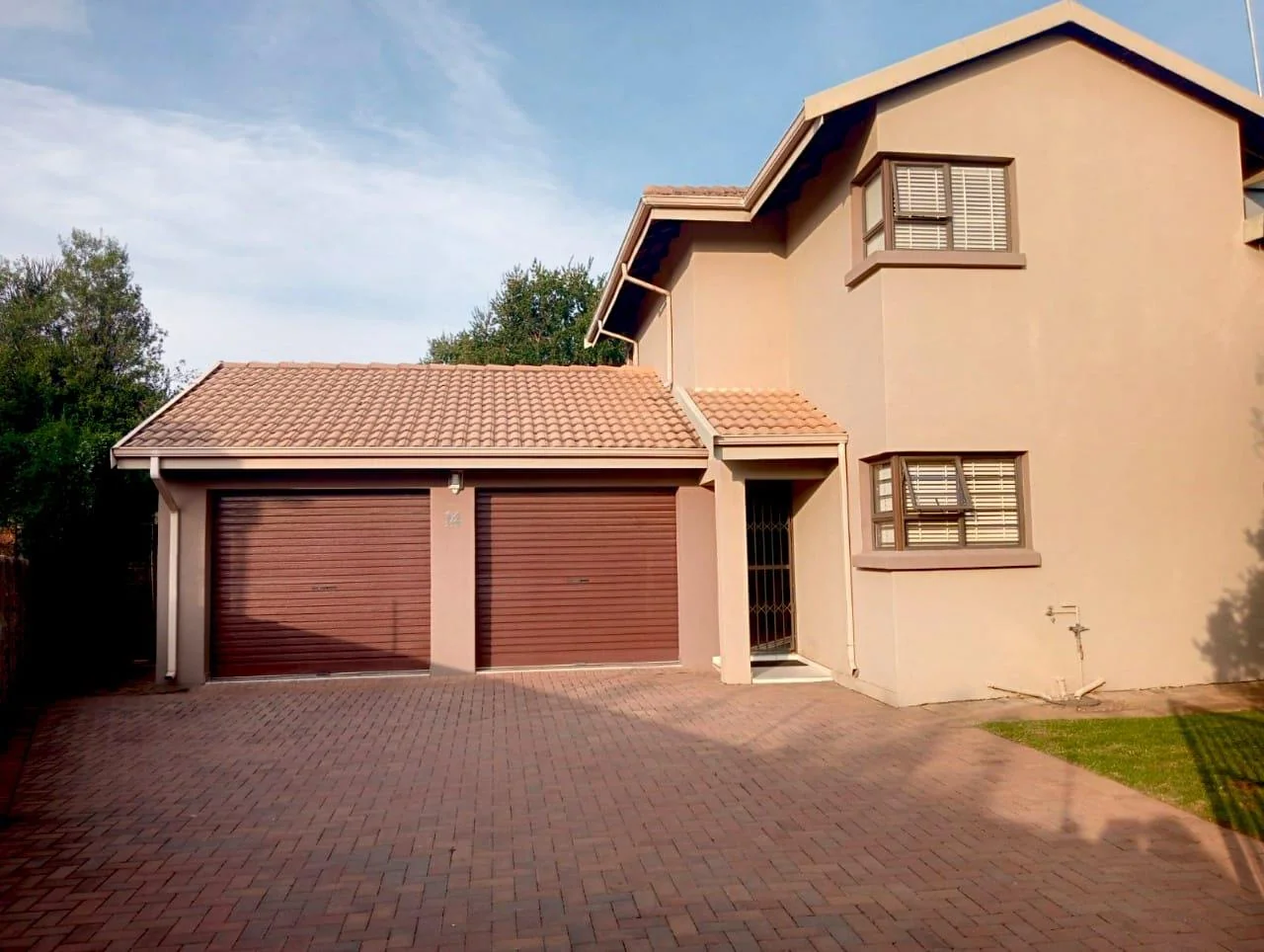 3 Bedroom House in a secure estate in Pomona