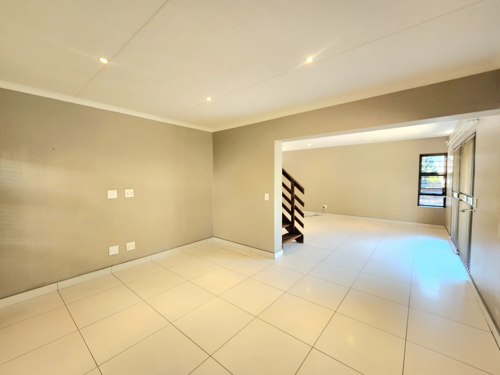 Modern Family Living in the Heart of Maple Ridge, 3 Bedroom House in a secure estate in Pomona
