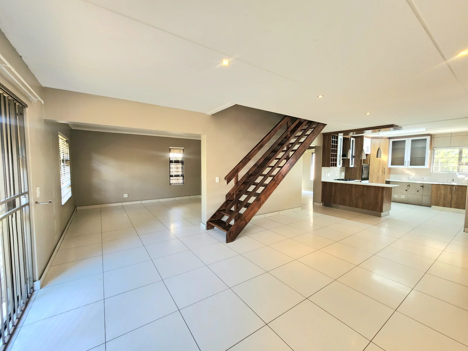 Modern Family Living in the Heart of Maple Ridge, 3 Bedroom House in a secure estate in Pomona