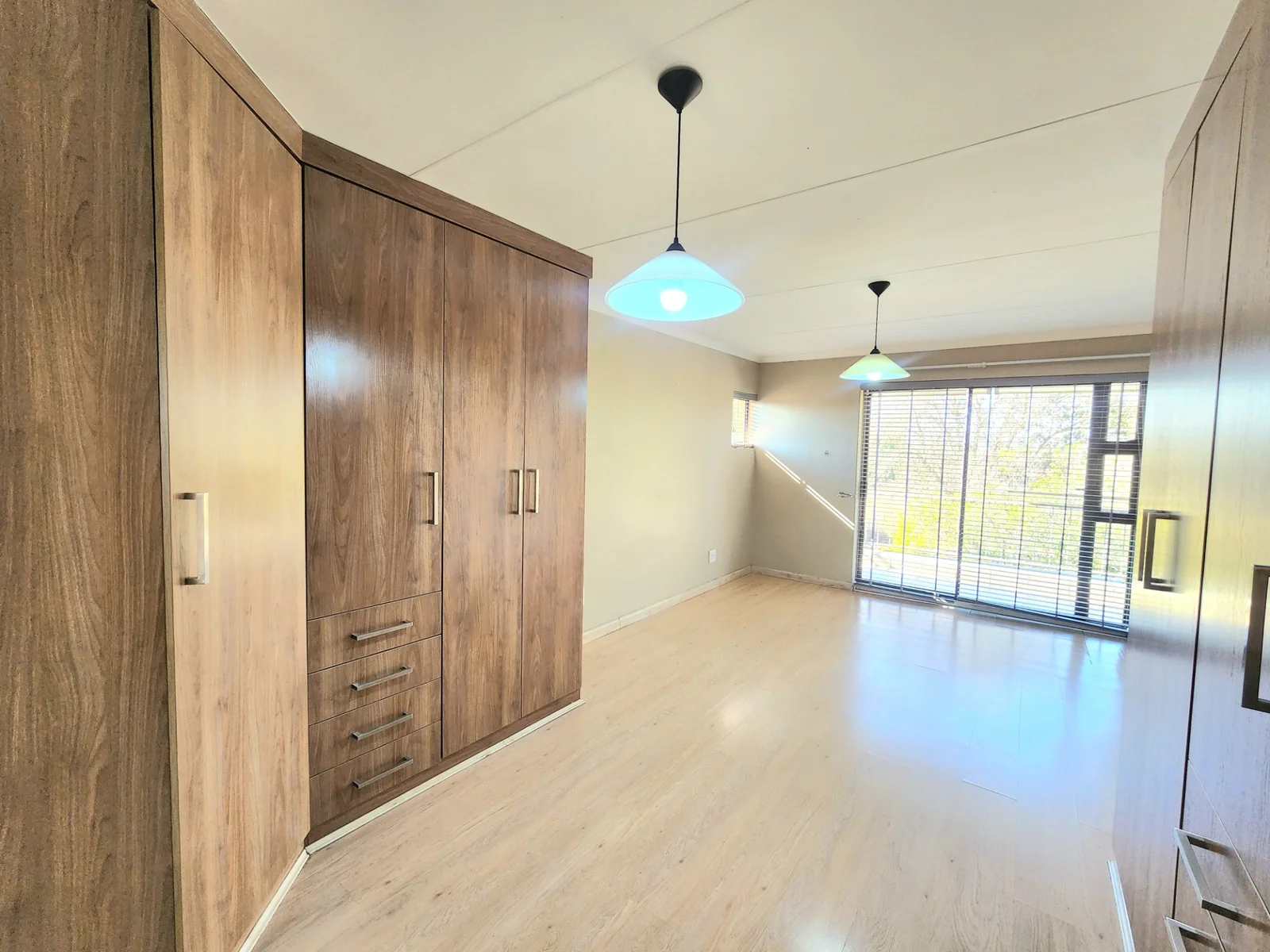 Modern Family Living in the Heart of Maple Ridge, 3 Bedroom House in a secure estate in Pomona