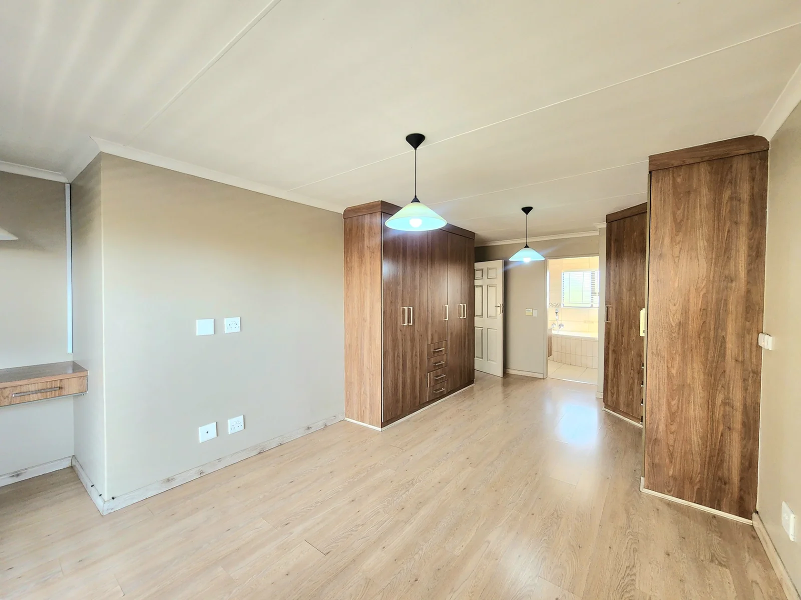 Modern Family Living in the Heart of Maple Ridge, 3 Bedroom House in a secure estate in Pomona