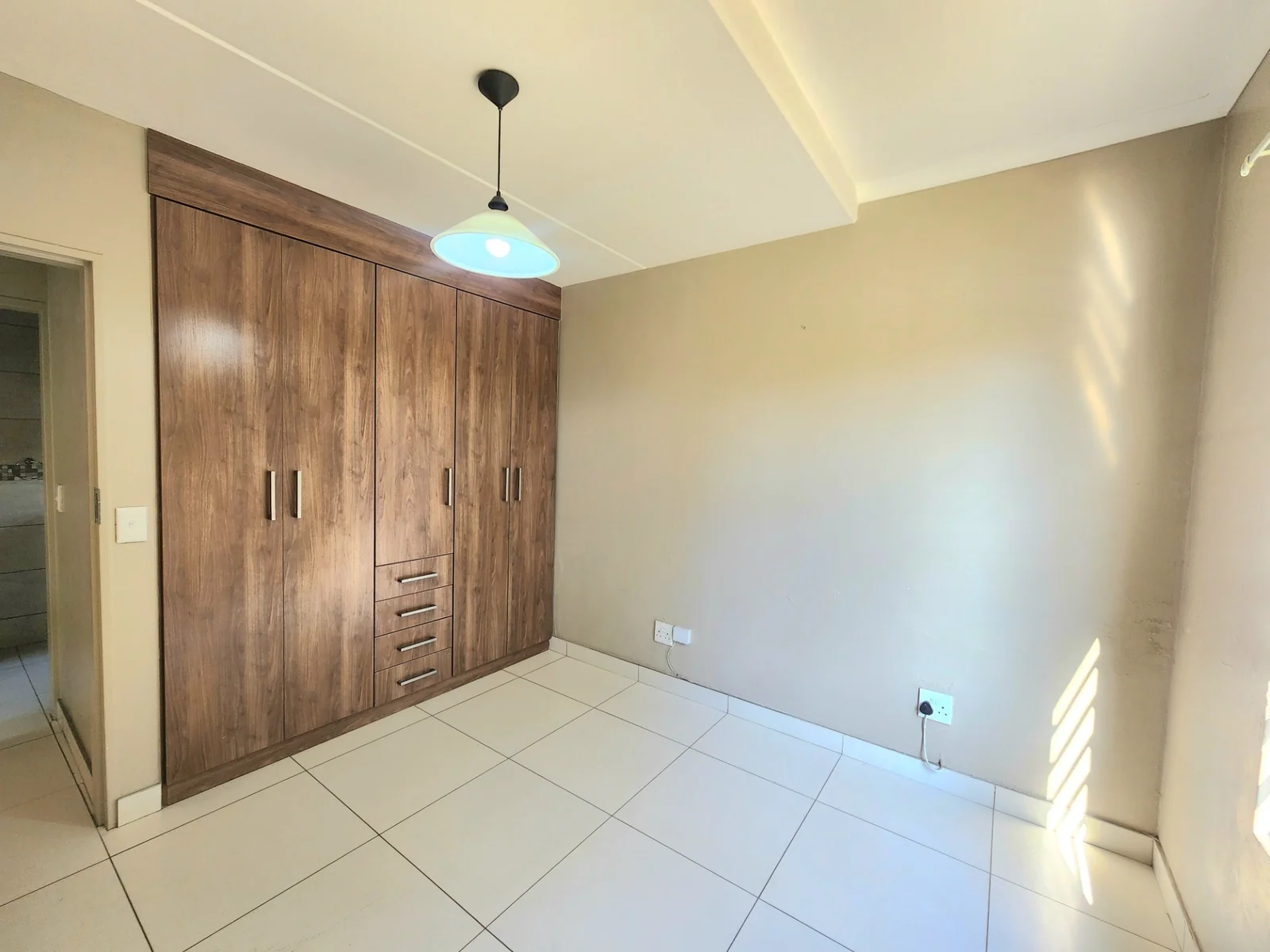 Modern Family Living in the Heart of Maple Ridge, 3 Bedroom House in a secure estate in Pomona