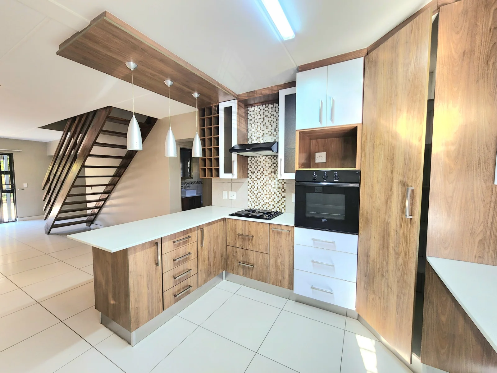 Modern Family Living in the Heart of Maple Ridge, 3 Bedroom House in a secure estate in Pomona