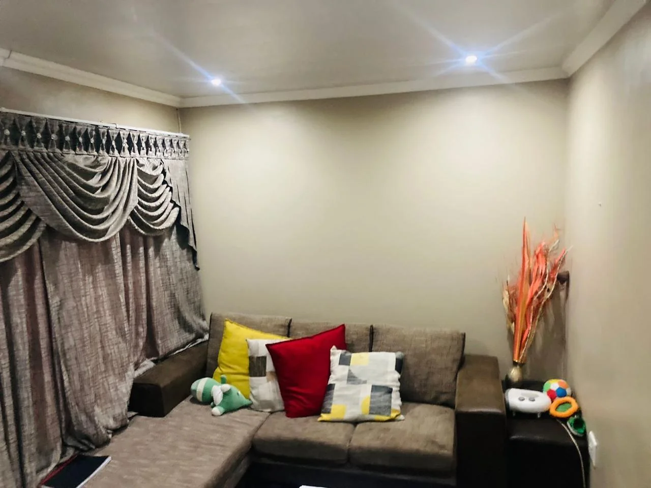 Don’t miss out on this opportunity to own a 3-bedroom corner house.