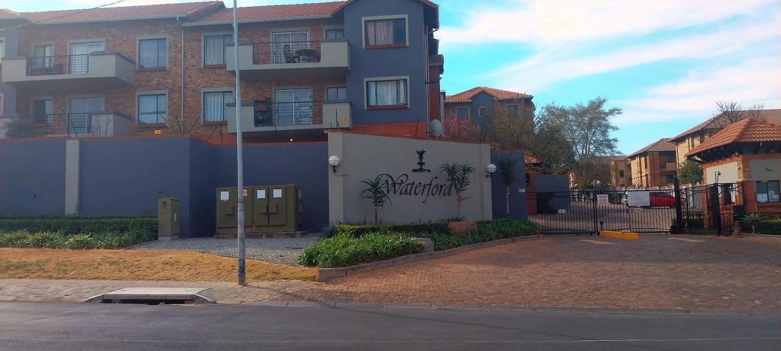 Modern, Three beds, Two Baths for Sale in Halfway Gardens