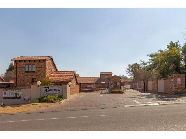 Cozy home with a Loft and a lock up Garage for sale in Halfway Gardens