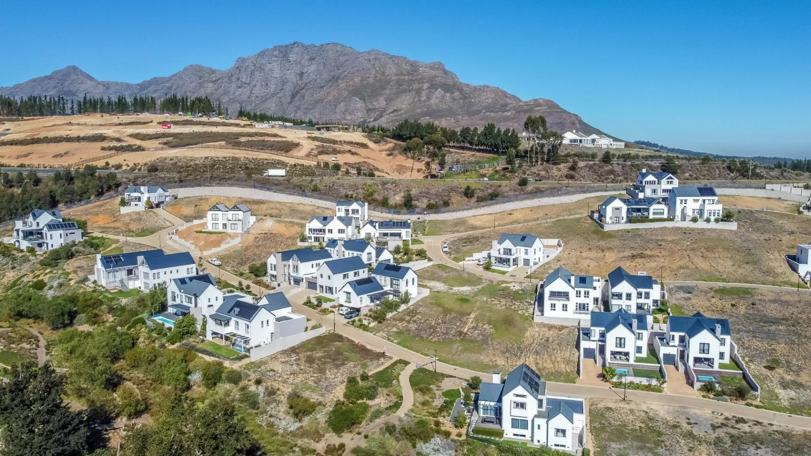 Build your Dream home in La Roche Estate