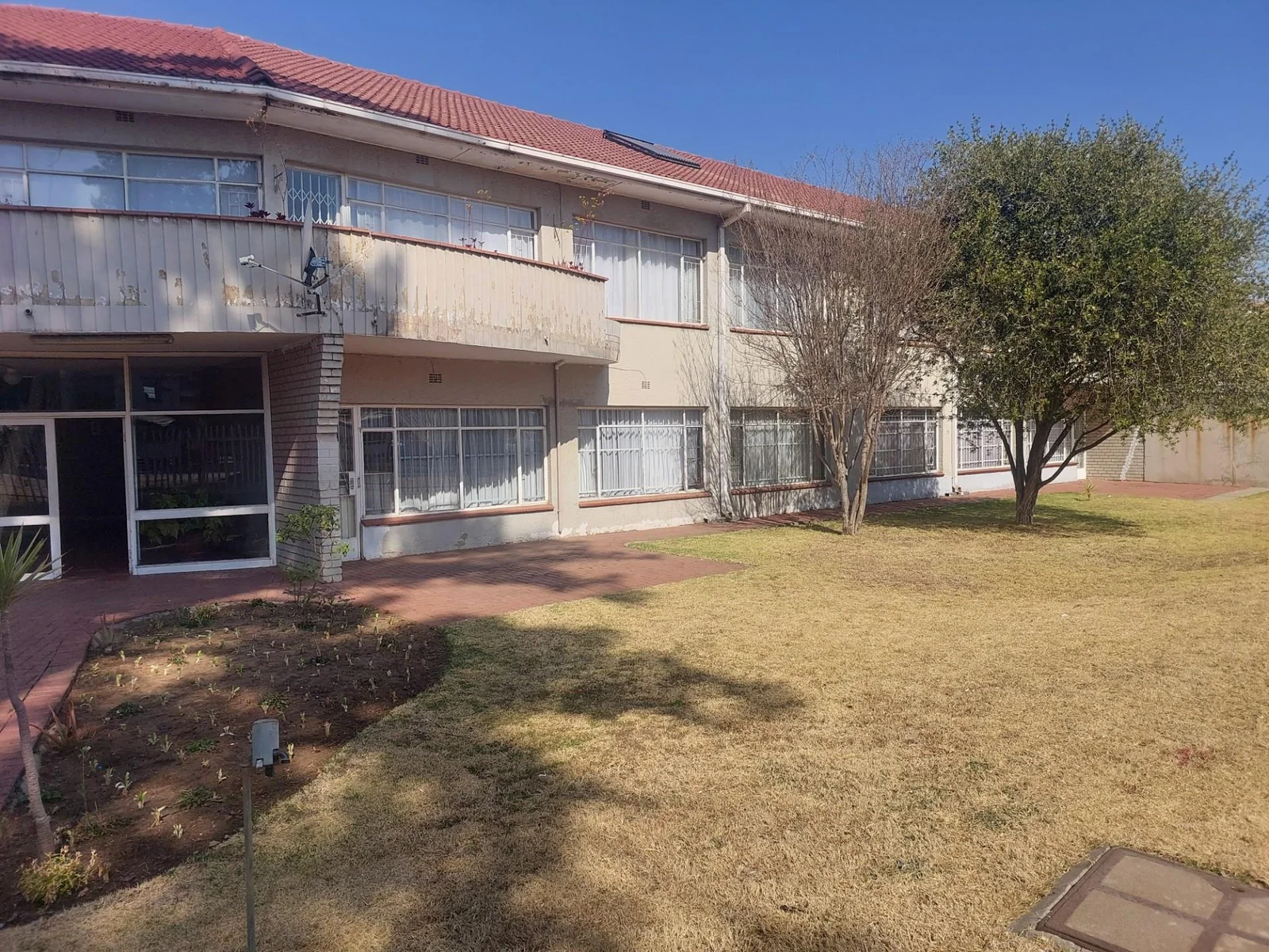 Bargain townhouse for sale in Three Rivers!