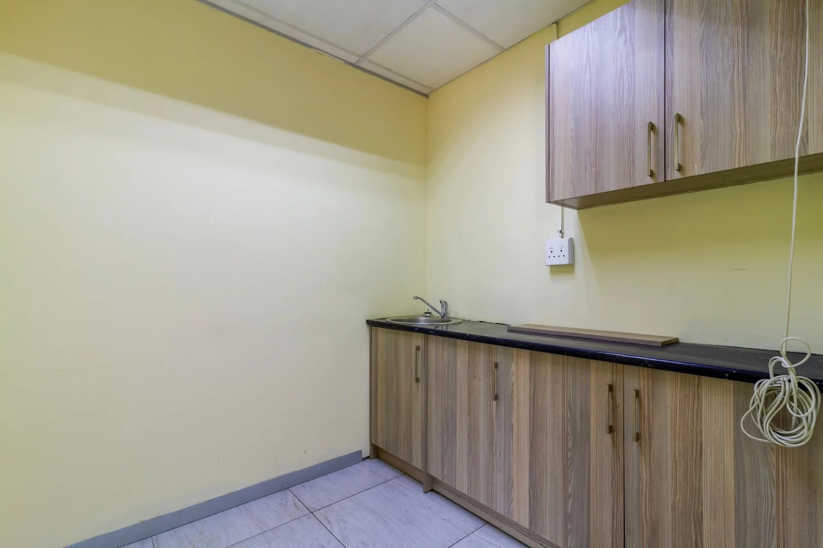 PRIME COMMERCIAL SPACE/ WAREHOUSE AND OFFICES