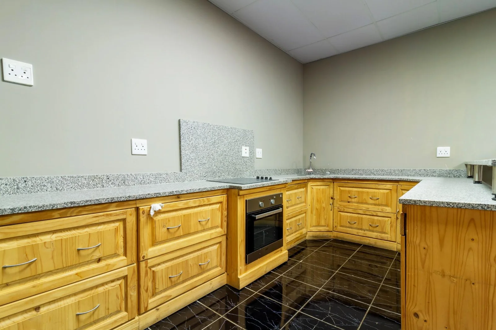 PRIME COMMERCIAL SPACE/ WAREHOUSE AND OFFICES