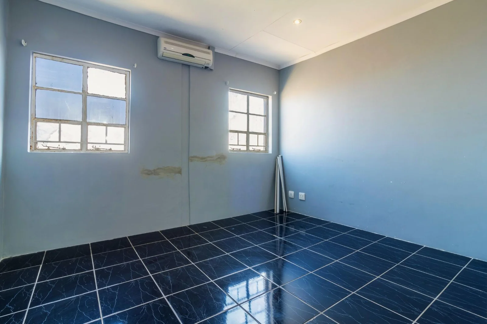 PRIME COMMERCIAL SPACE/ WAREHOUSE AND OFFICES