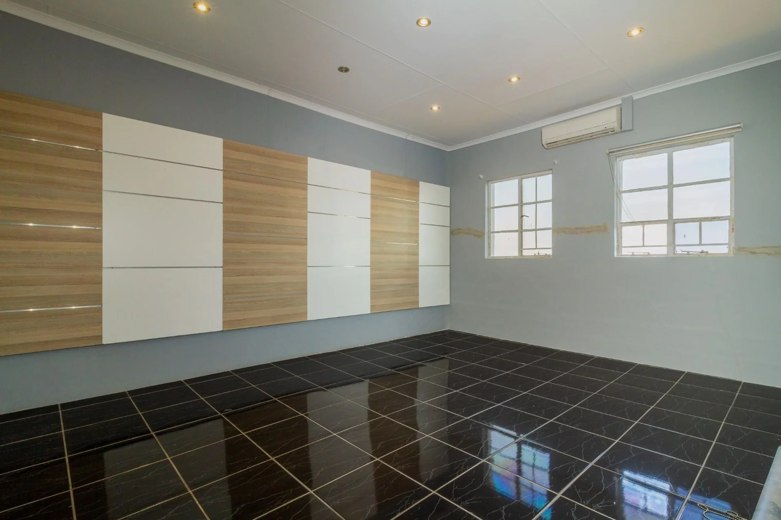 PRIME COMMERCIAL SPACE/ WAREHOUSE AND OFFICES