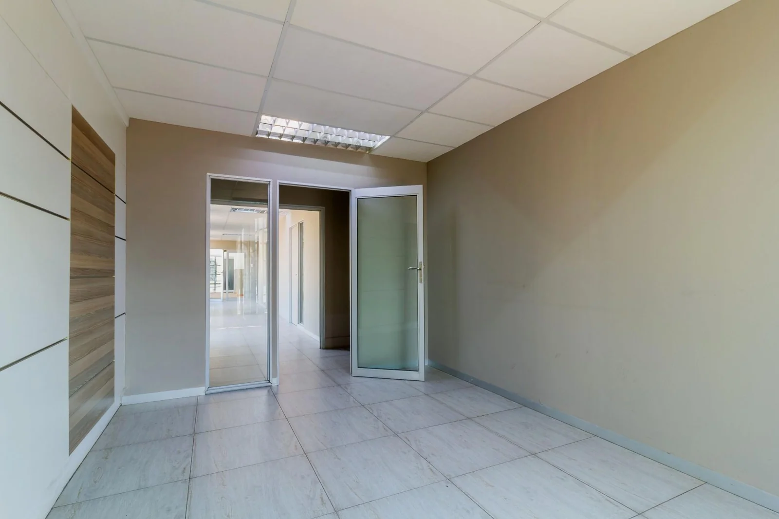 PRIME COMMERCIAL SPACE/ WAREHOUSE AND OFFICES